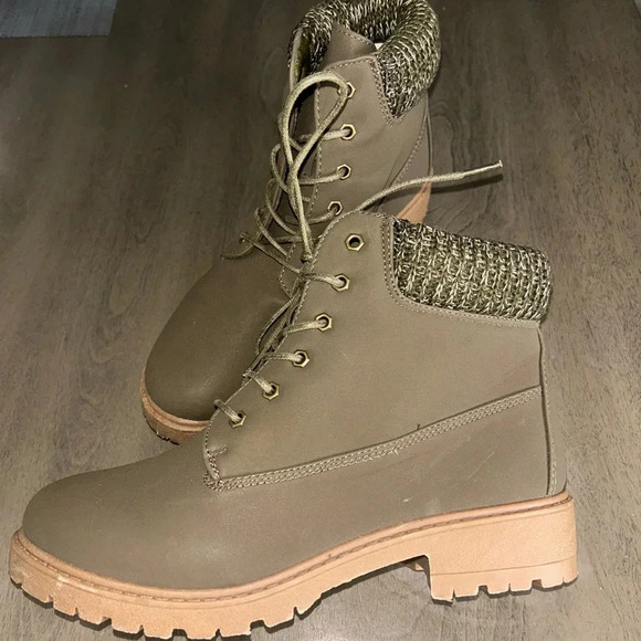 NWT Army Green Boots for women Size 10 - Picture 3 of 9